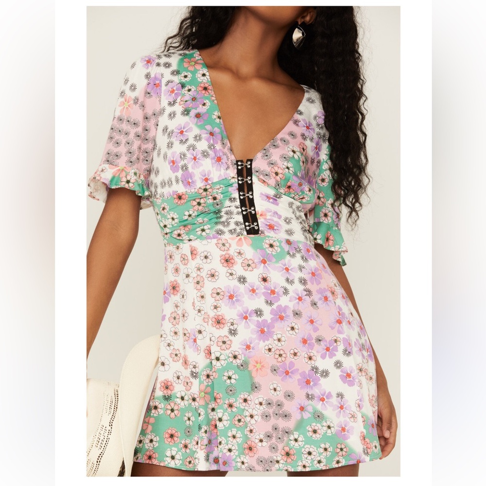 NWT Beyond the Radar Womens Size Medium Floral Print Corset Dress